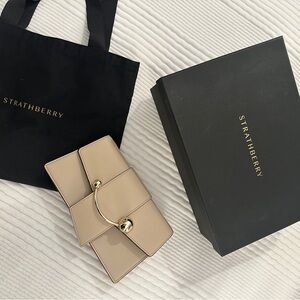 Strathberry Crescent on a Chain in Oat